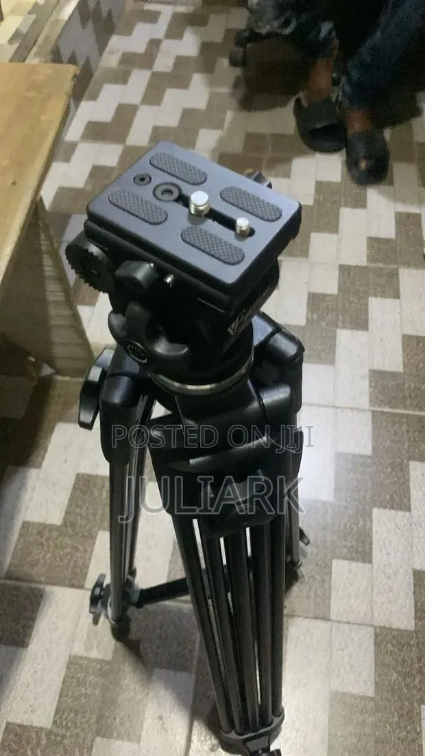 717 Tripod Stand Professional · Photo 1