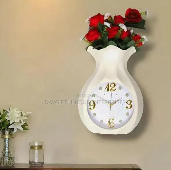 Wall Clock With Flower Design · Photo 1