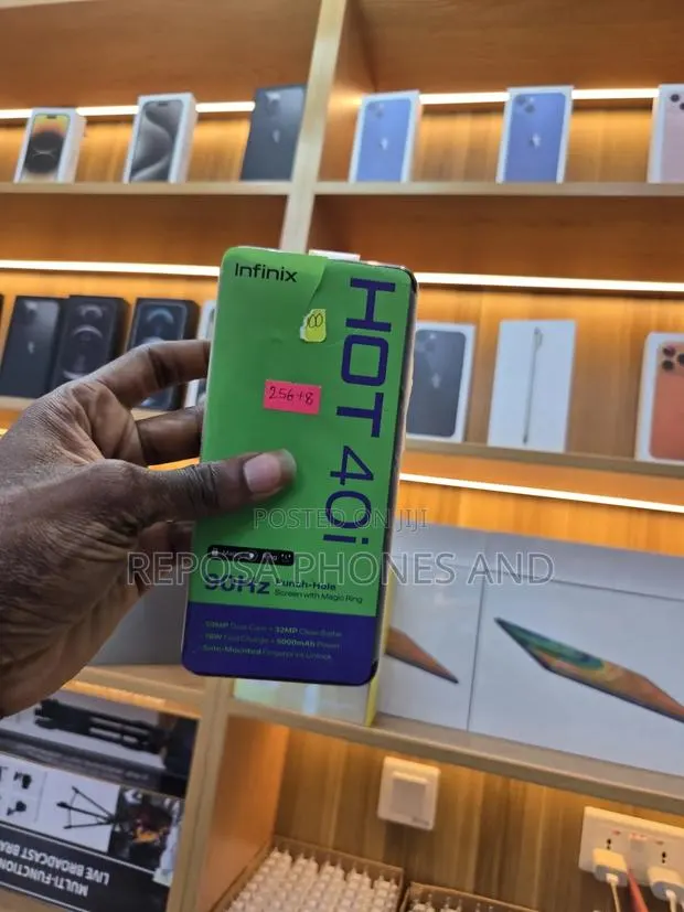 New Infinix Hot 40i 256 GB Green · Photo 1