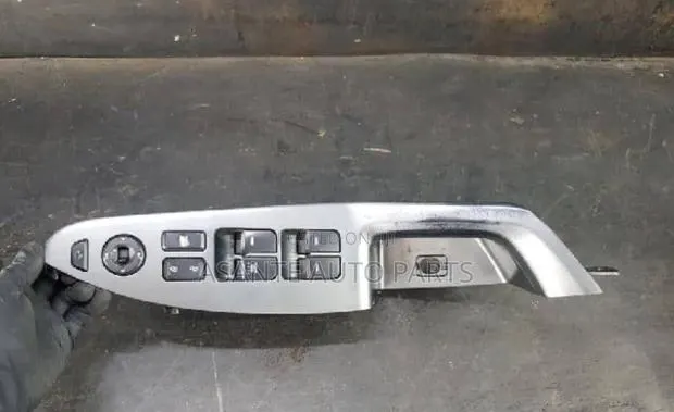 Kia Optima 2012 Power Window Switch · Photo 1