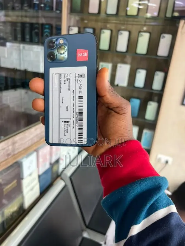 Apple iPhone 12 Pro 256 GB Graphite · Photo 1