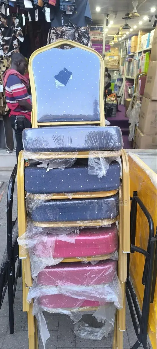Conference Chair Thick Foam · Photo 1