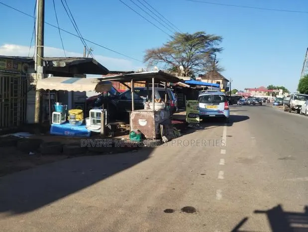 Container Shops at Lartebiokoshie, Accra · Photo 2