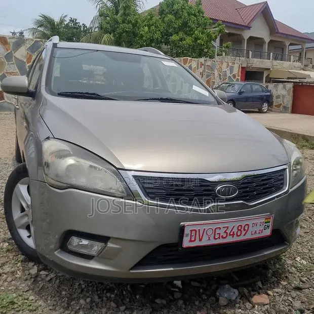 Kia Ceed 1.6 CVVT SW 2009 Brown · Photo 1