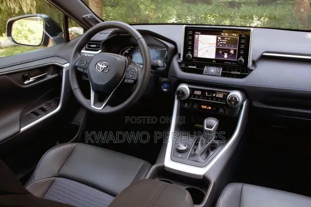 Toyota RAV4 2020 White · Photo 1