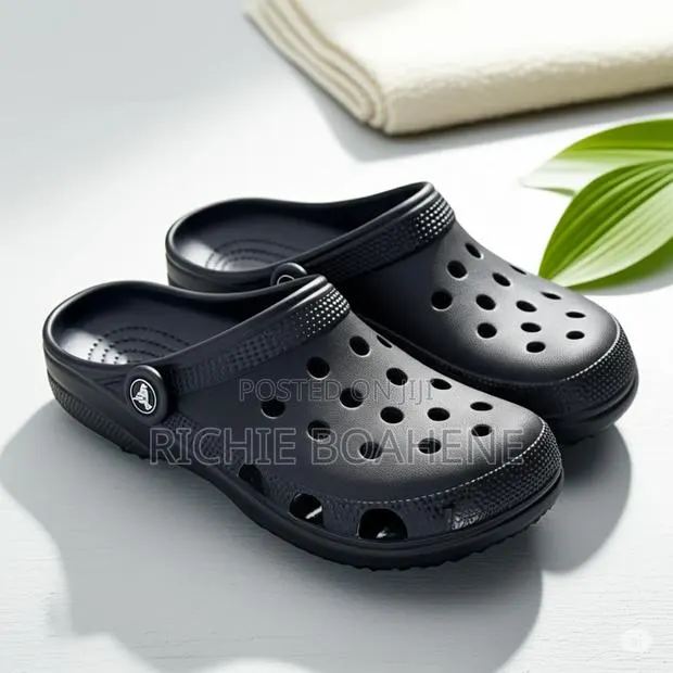 Kids Crocs Size 32/33 · Photo 1