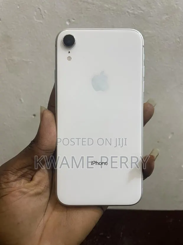 Apple iPhone XR 64 GB White · Photo 1