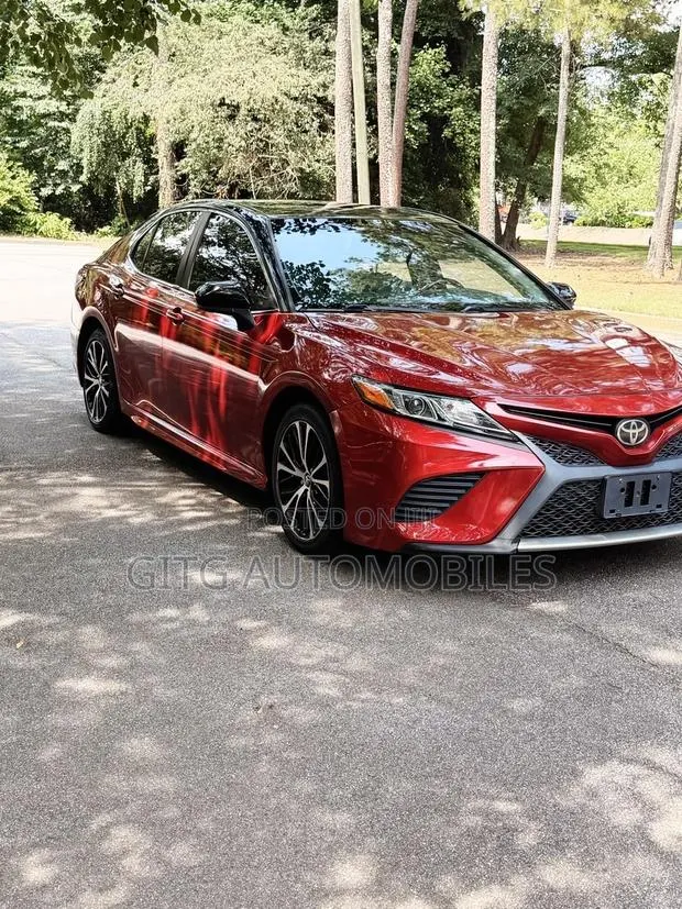 Toyota Camry SE FWD 2020 Red · Photo 1