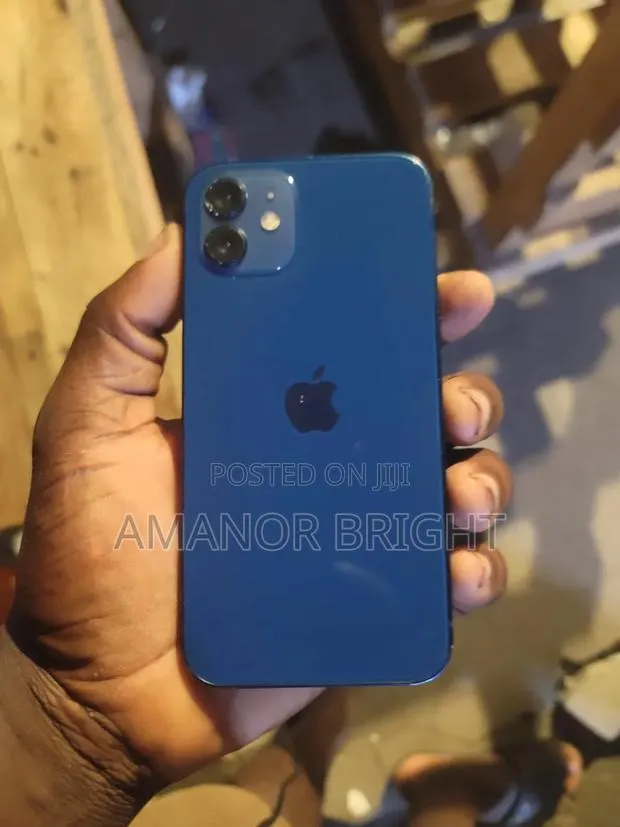 New Apple iPhone 12 64 GB Blue · Photo 1
