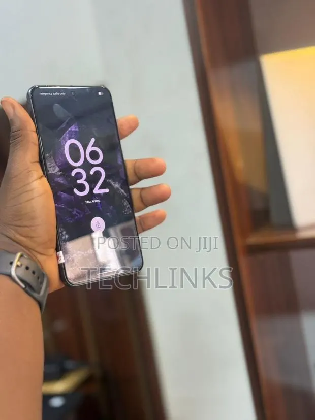 Google Pixel 8 128 GB Black · Photo 1