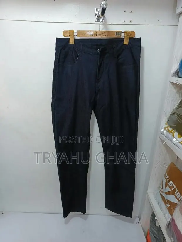 Unbeatable Jeans · Photo 1