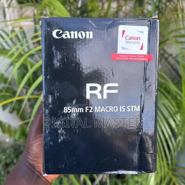 Canon Rf F/2 Macro Is STM Lens · Photo 1