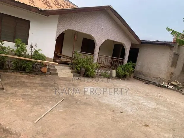 3bdrm Apartment in Danfa for sale · Photo 1