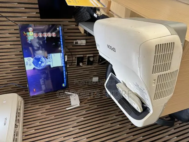 Short Throw Projector Epson · Photo 1