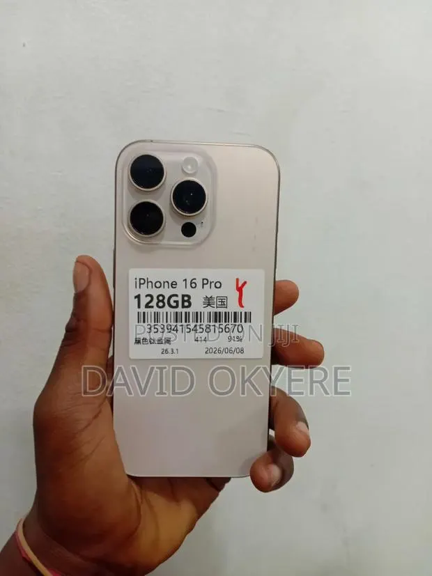 Apple iPhone 16 Pro 128 GB Gold · Photo 1