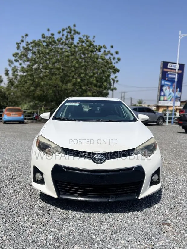 Toyota Corolla 2016 White · Photo 1