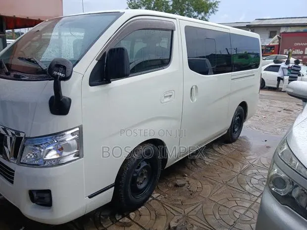 Nissan Caravan (Urvan) 2012 White · Photo 1