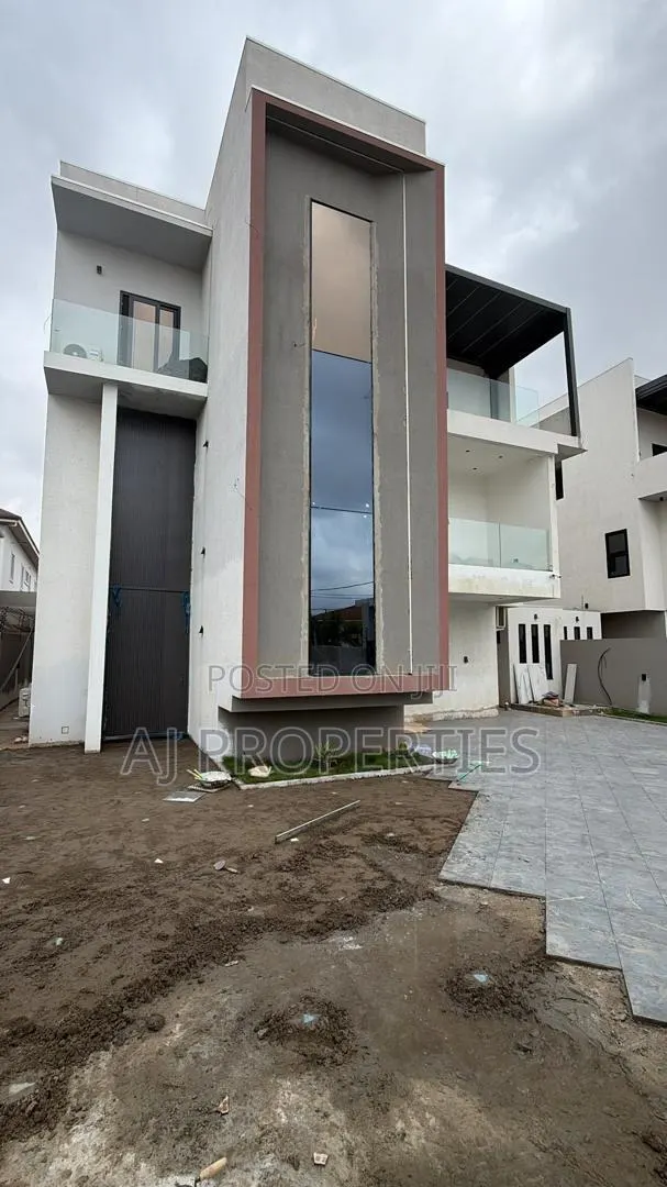 5bdrm House in East Legon for sale · Photo 1