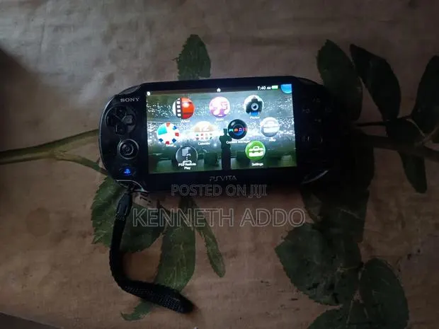 Uk Used Ps Vita · Photo 1