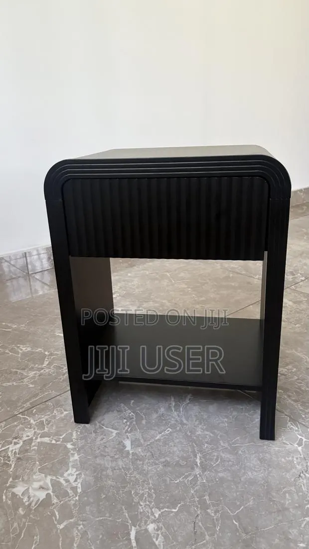 2 Bed Side Tables · Photo 1