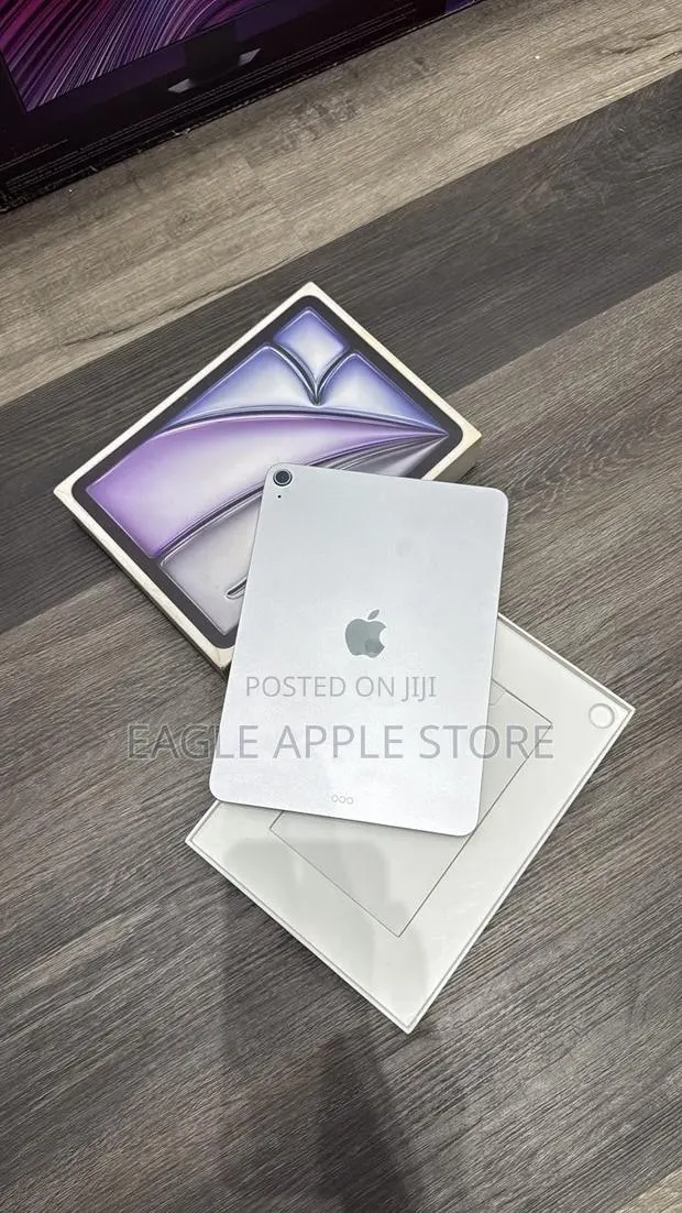 New Apple iPad Air 128 GB Silver · Photo 1