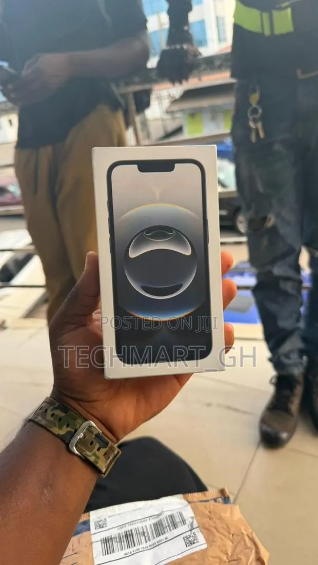 New Apple iPhone 16e 128 GB White · Photo 1