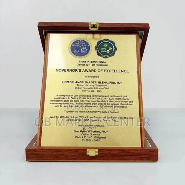 Wooden Award Plaque for Citation, Cervical and Pictures · Photo 1