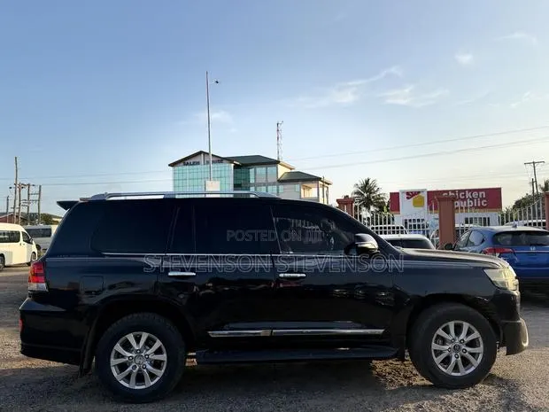 Toyota Land Cruiser 4.5 V8 VXR 2019 White · Photo 1