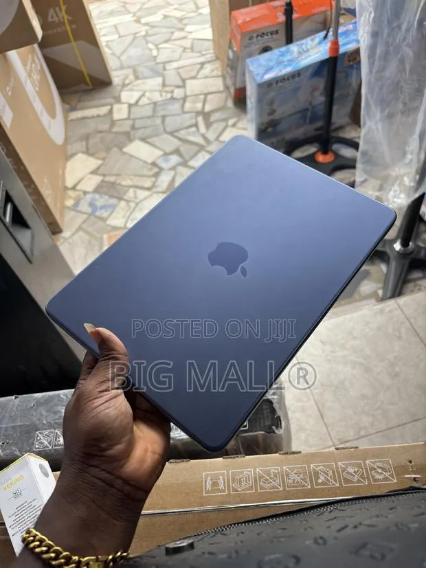 New Laptop Apple MacBook Neo 2026 8GB Intel Core i5 SSD 256GB · Photo 1