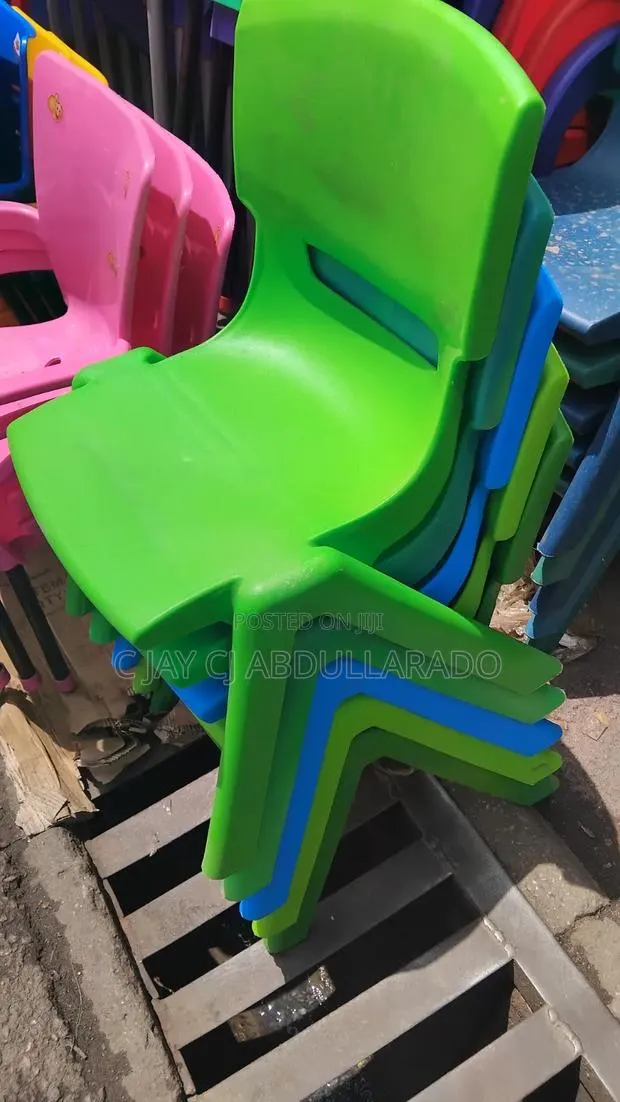 Kiddies Stand Chairs · Photo 1
