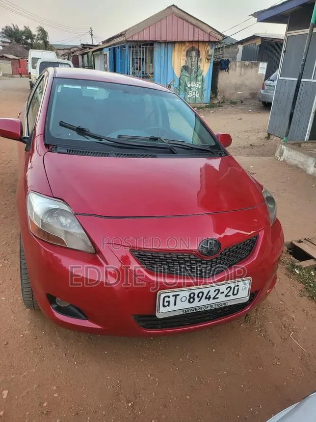 Toyota Yaris 1.5 Automatic 2009 Red · Photo 1