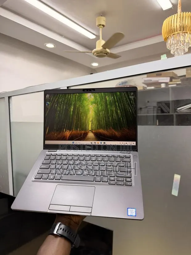 Laptop Dell Latitude 5300 8GB Intel Core i7 SSD 256GB · Photo 1
