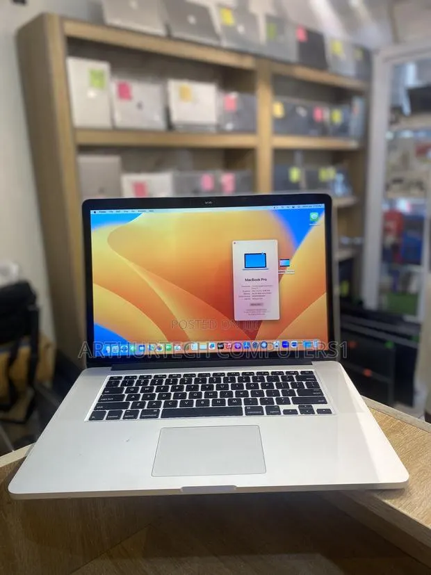 Laptop Apple MacBook Pro 2015 16GB Intel Core i7 SSD 256GB · Photo 1