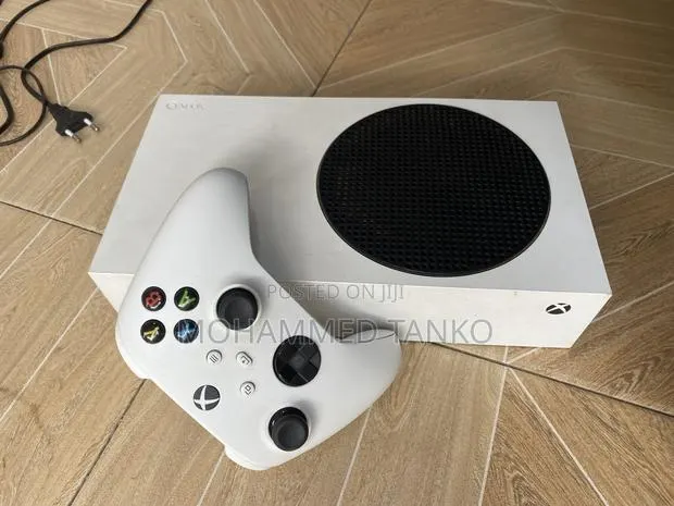 Xbox Series S Console With One Pad · Photo 1