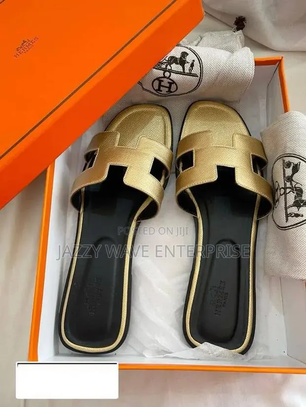 Hermes Slipper Gold · Photo 1