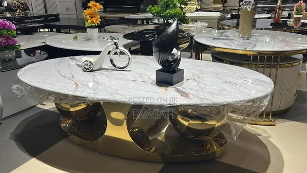 Glass Center Table · Photo 1