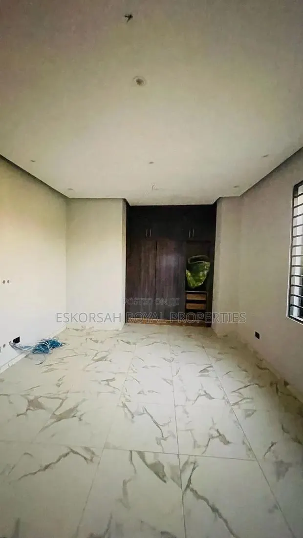 3bdrm House in Odumase, Police Station for sale · Photo 4