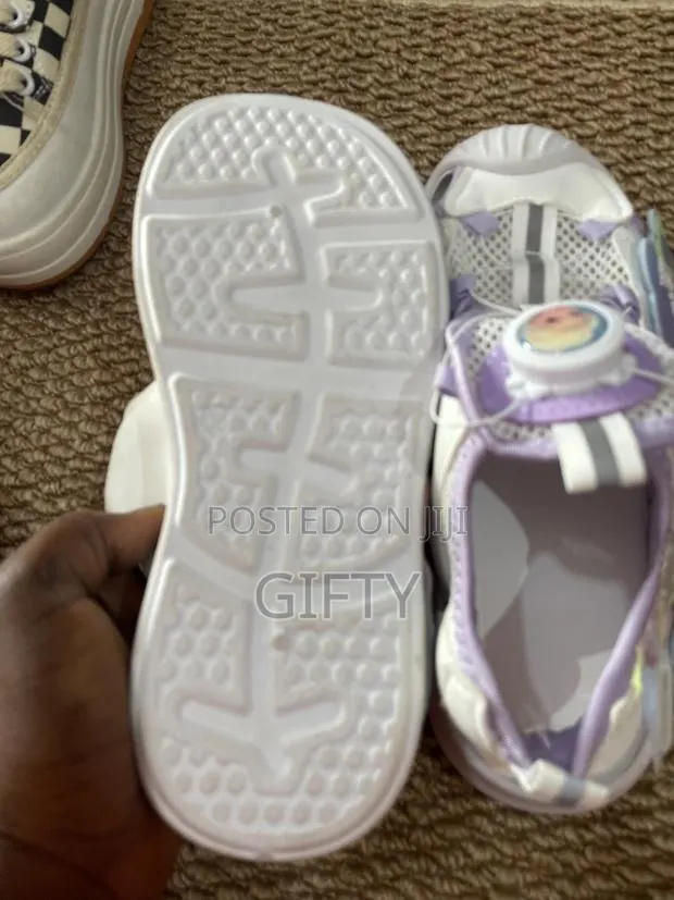 Kids Sneakers · Photo 1