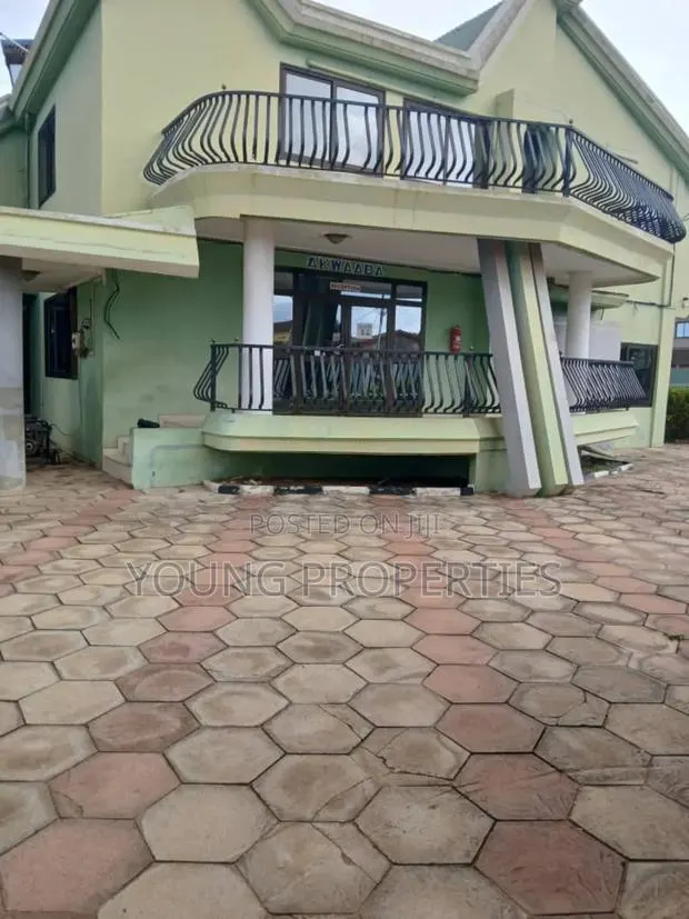 7bdrm House in Gbawe for rent · Photo 1
