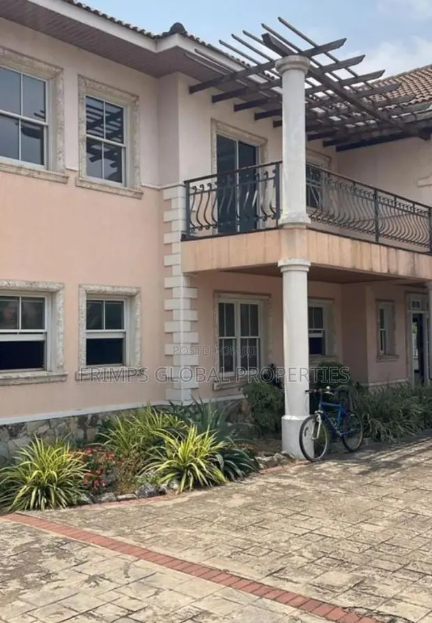 6bdrm House in East Legon for sale · Photo 1