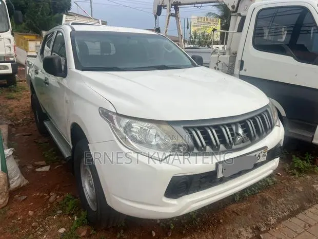 Mitsubishi L200 2016 White · Photo 1