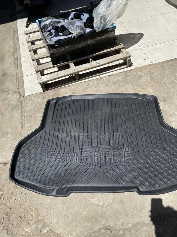 Honda Civic Boot Mat · Photo 1