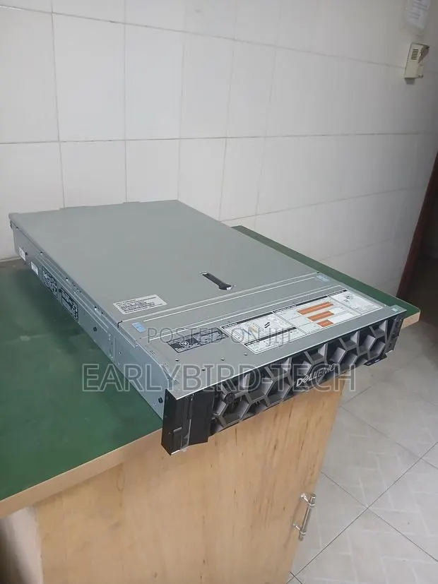 Server Dell PowerEdge R740 64GB Intel Xeon HDD 2T · Photo 1