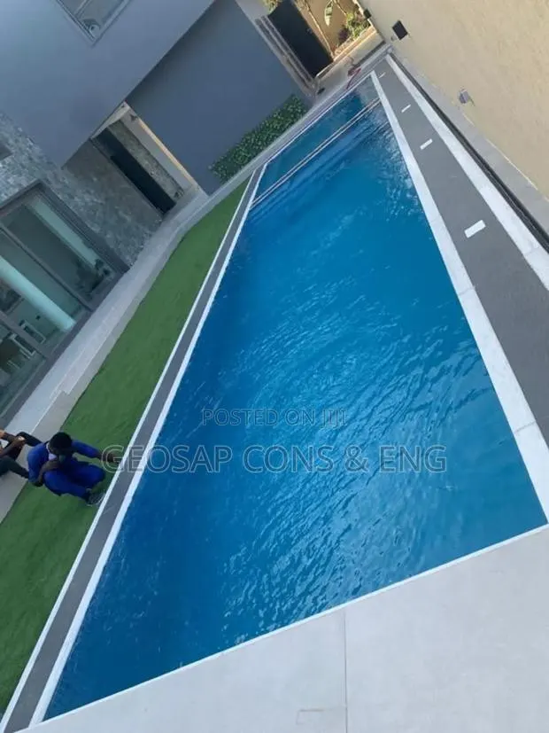 Swimming Pool · Photo 1