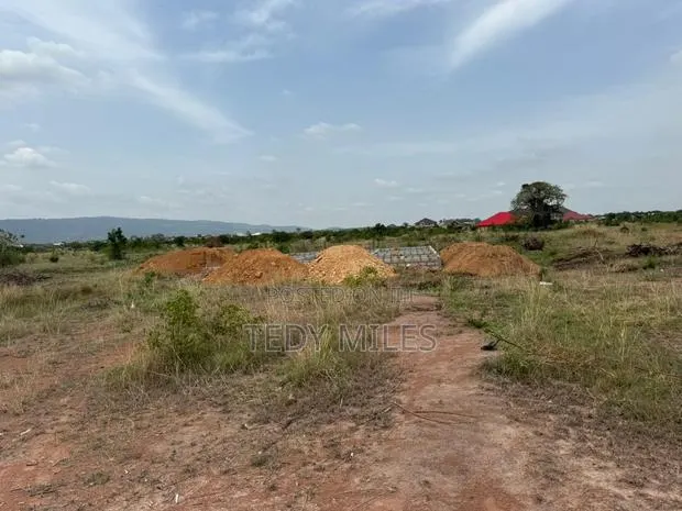 Land At Ayikuma-asebi, Close To Malejor For Cool Price · Photo 1