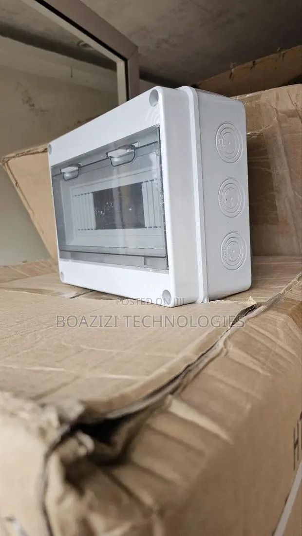 IP65 12Way Plastic Enclosure/ Breaker Box · Photo 1