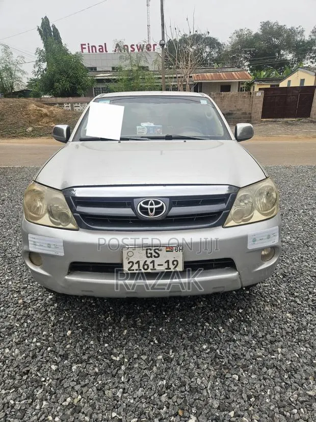 Toyota Fortuner 2010 Gold