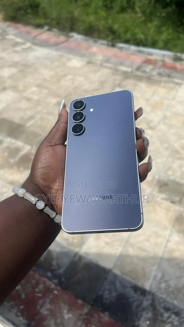 Samsung Galaxy S25 FE 256 GB Blue · Photo 1