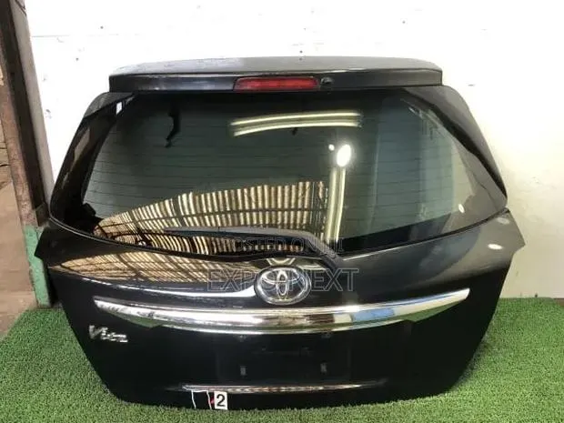 Toyota Vitz 2015-2016 Back Boot Complete · Photo 1