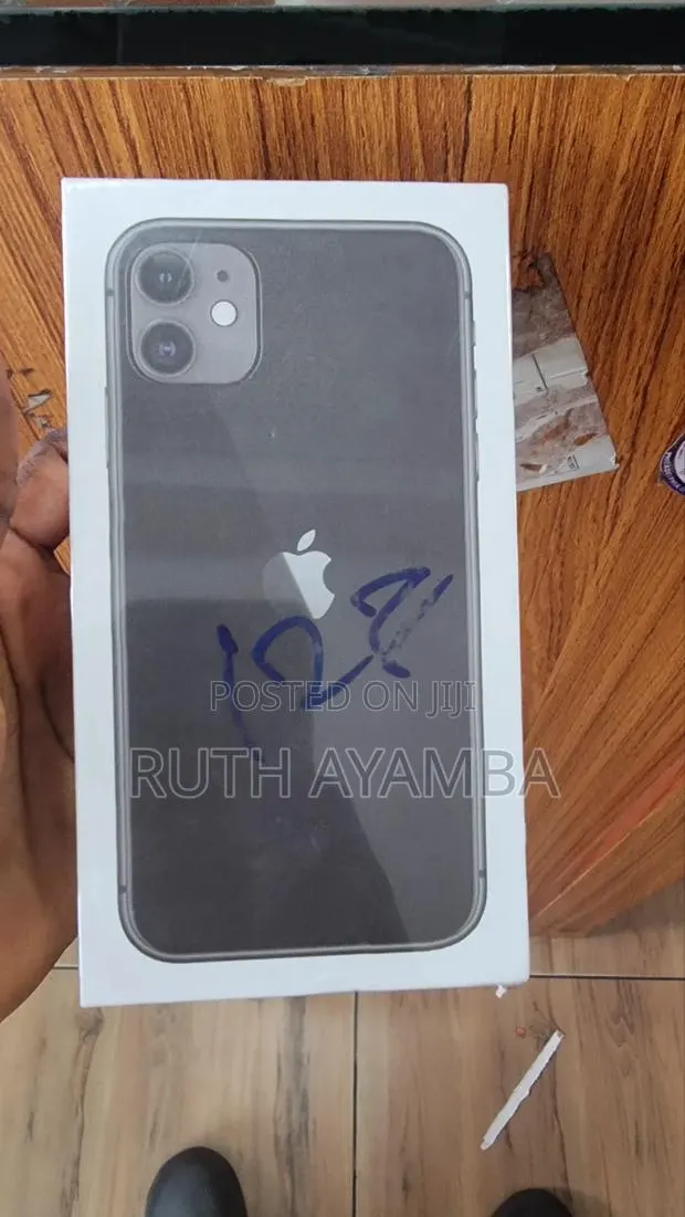 New Apple iPhone 11 128 GB Black · Photo 1